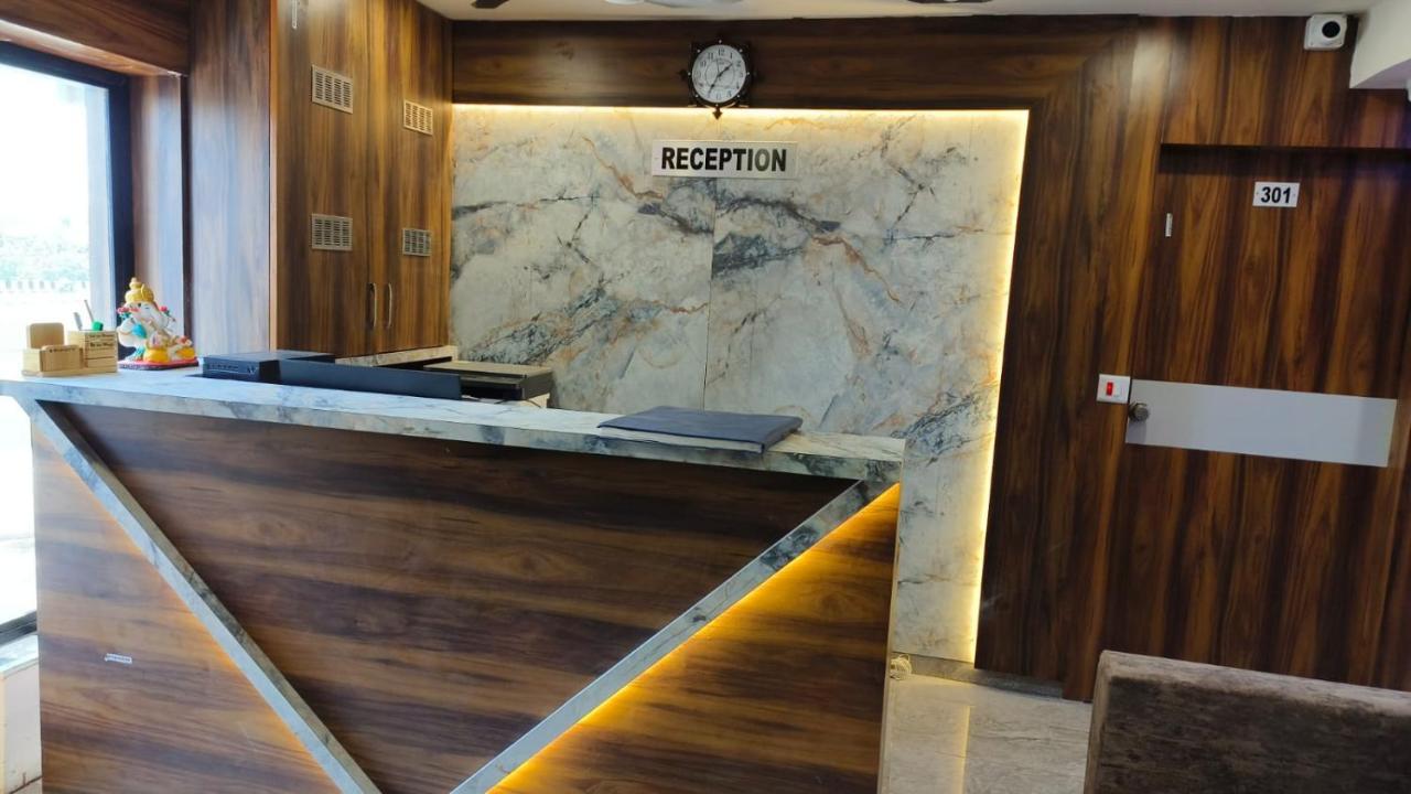 Hotel Ozone,Ахмедабад Экстерьер фото