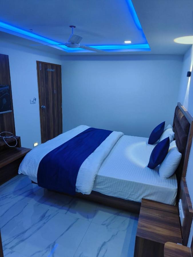Hotel Ozone,Ахмедабад Экстерьер фото