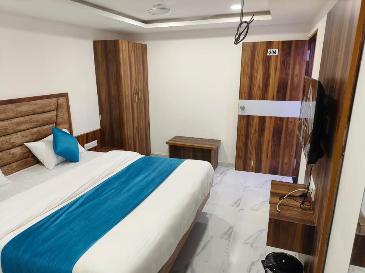Hotel Ozone,Ахмедабад Экстерьер фото