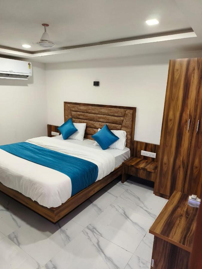 Hotel Ozone,Ахмедабад Экстерьер фото