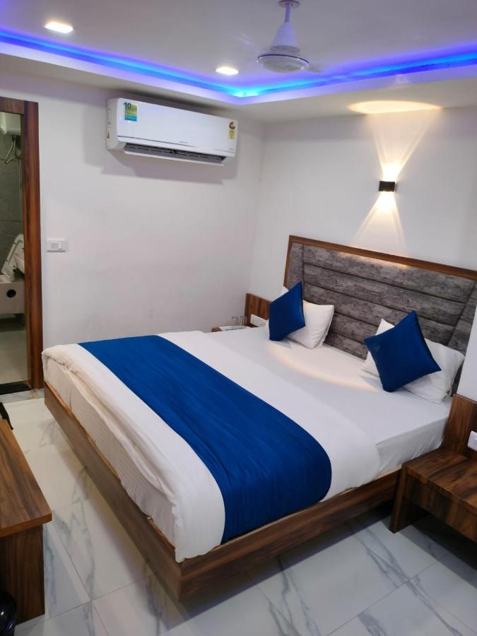 Hotel Ozone,Ахмедабад Экстерьер фото