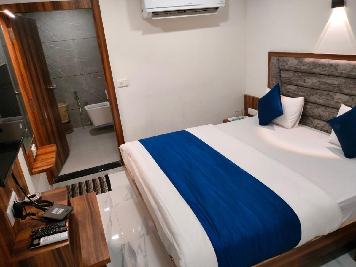 Hotel Ozone,Ахмедабад Экстерьер фото