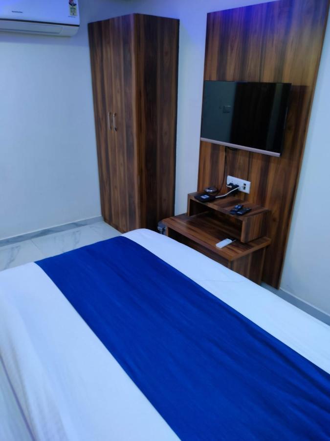Hotel Ozone,Ахмедабад Экстерьер фото