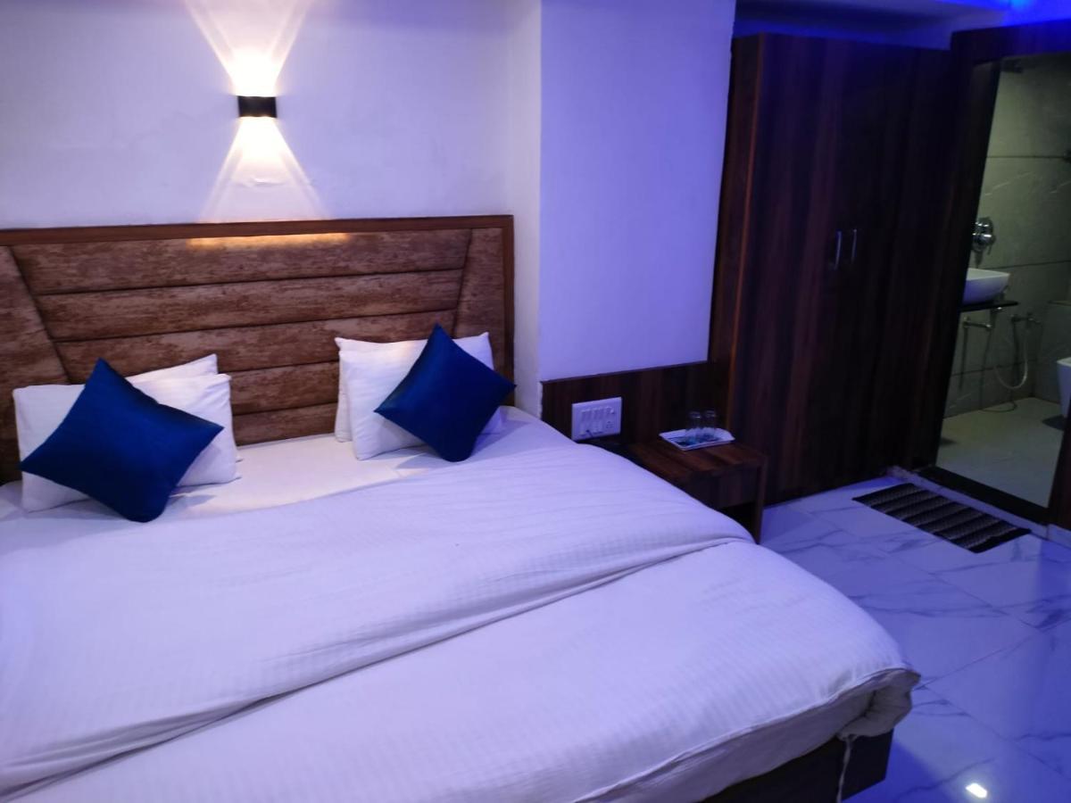 Hotel Ozone,Ахмедабад Экстерьер фото