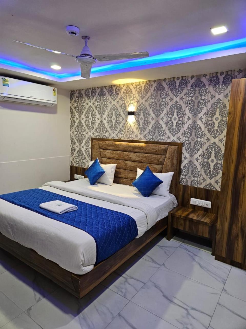 Hotel Ozone,Ахмедабад Экстерьер фото