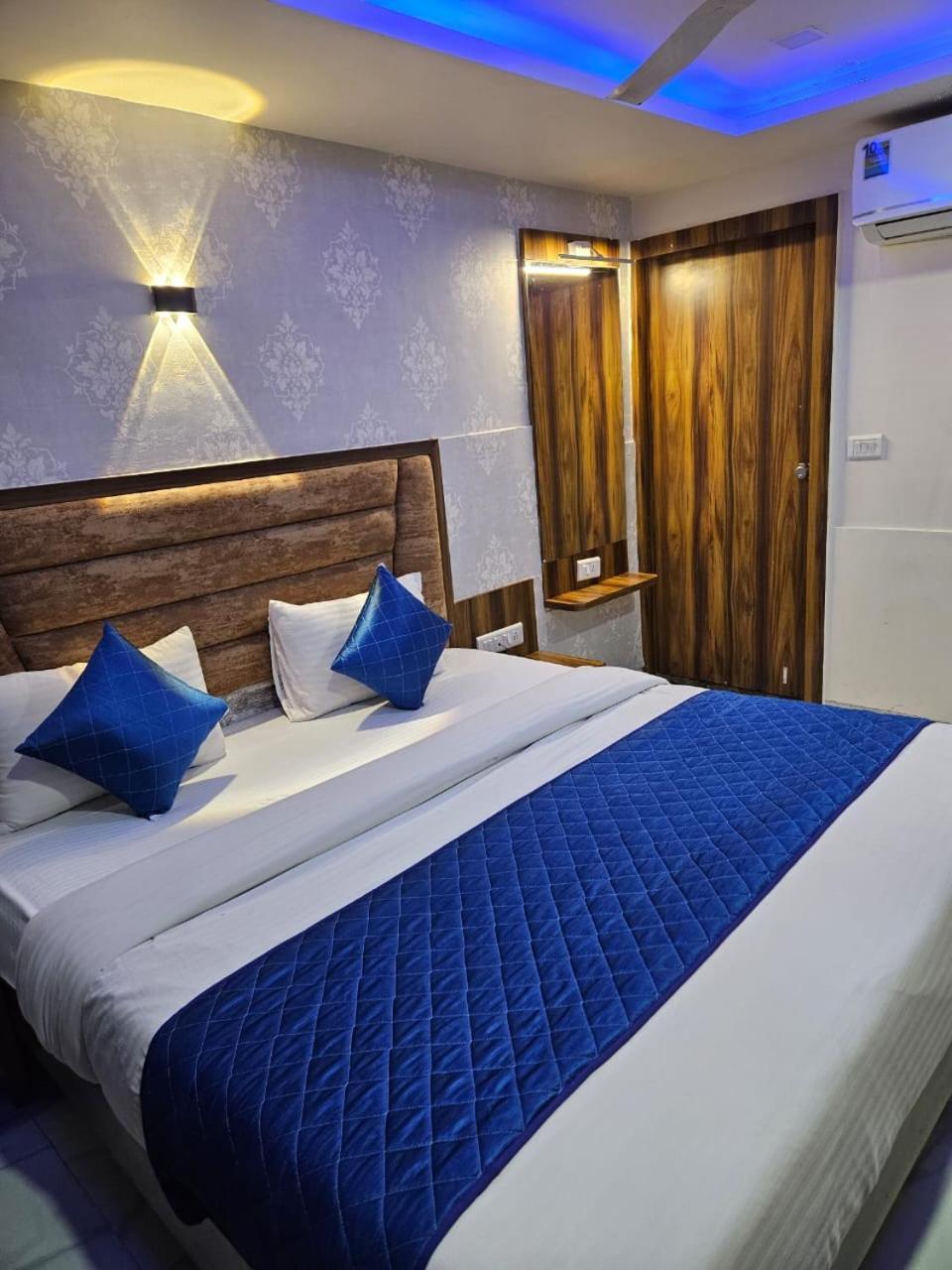 Hotel Ozone,Ахмедабад Экстерьер фото