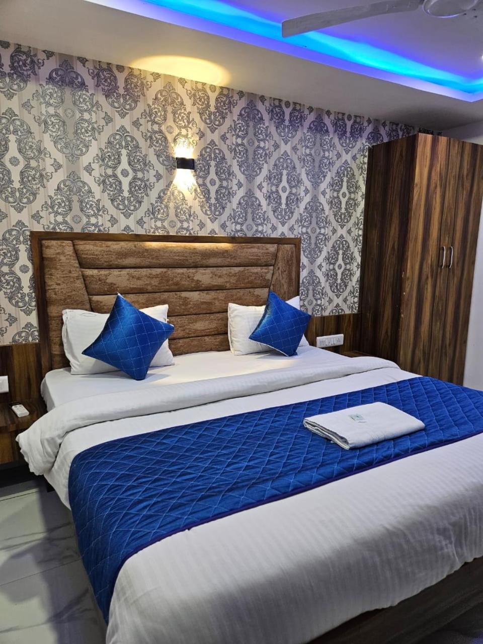 Hotel Ozone,Ахмедабад Экстерьер фото