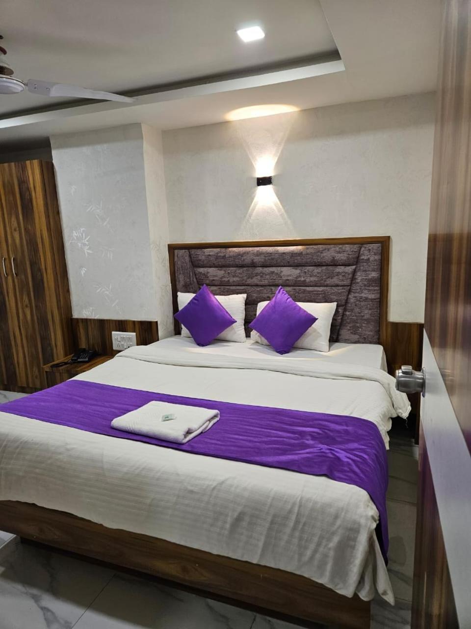 Hotel Ozone,Ахмедабад Экстерьер фото
