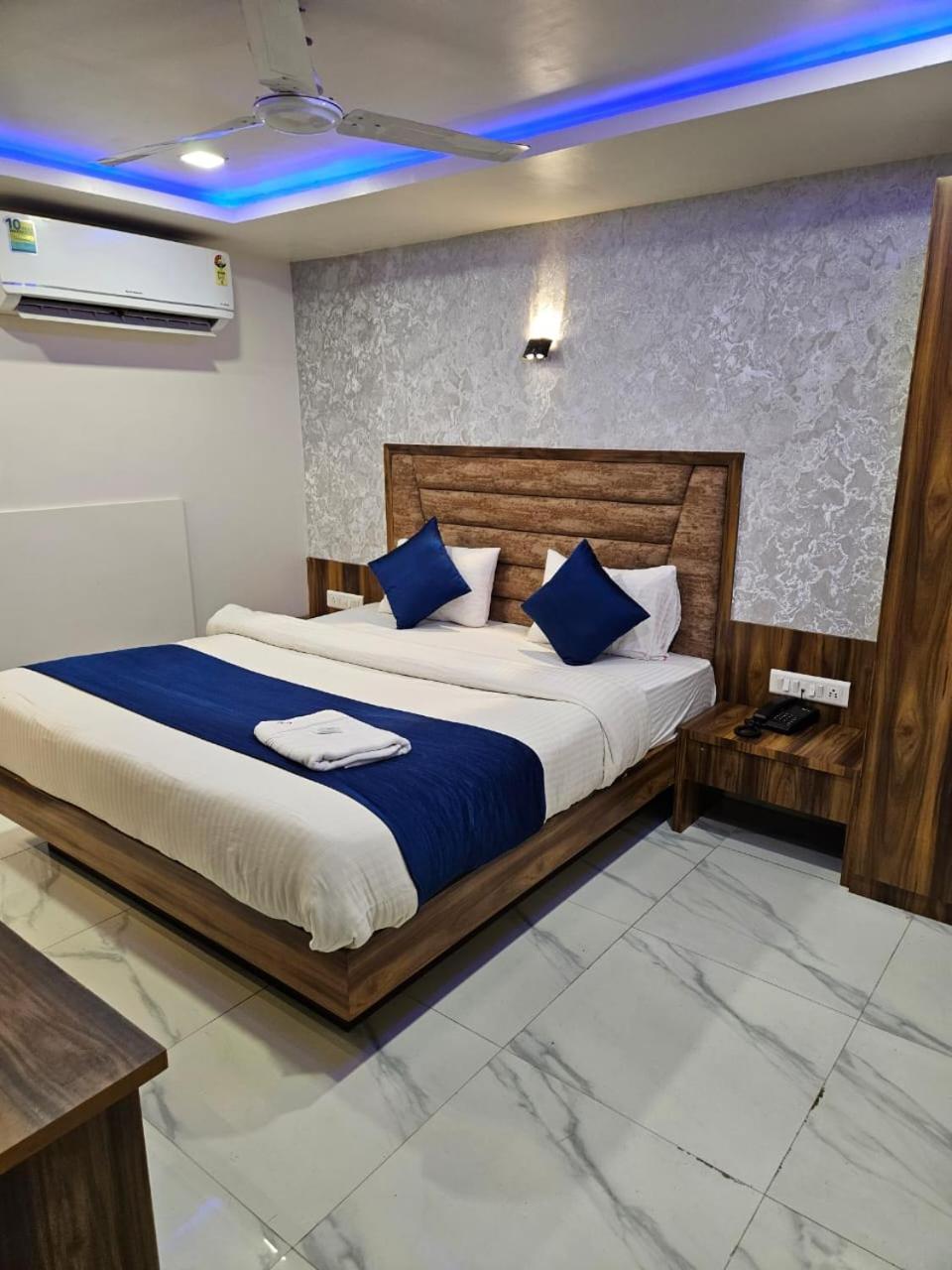 Hotel Ozone,Ахмедабад Экстерьер фото