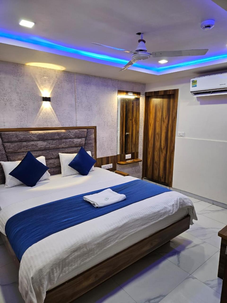 Hotel Ozone,Ахмедабад Экстерьер фото