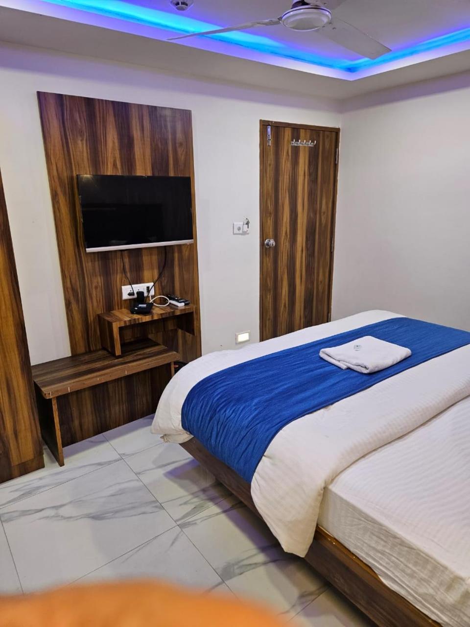 Hotel Ozone,Ахмедабад Экстерьер фото