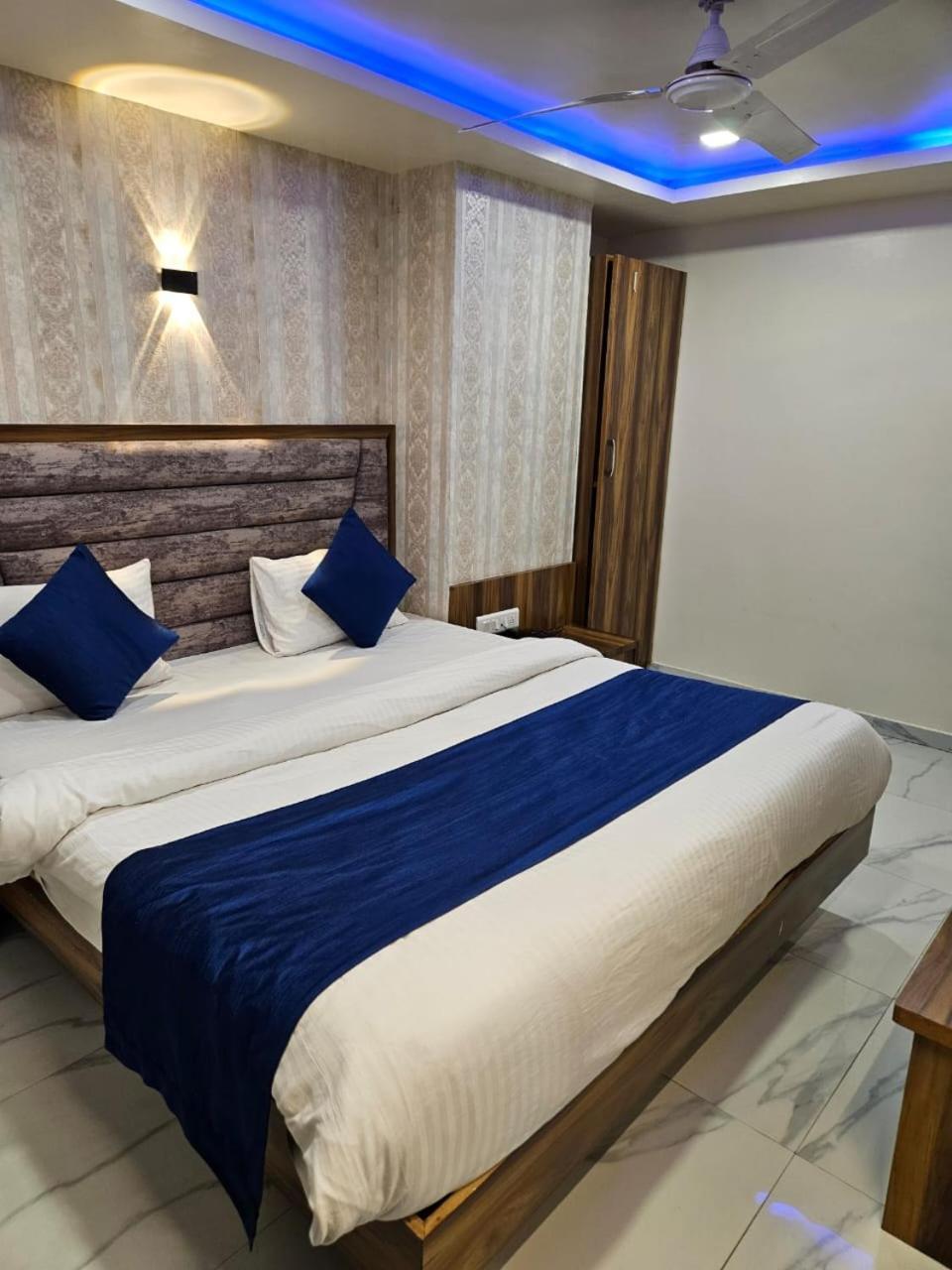 Hotel Ozone,Ахмедабад Экстерьер фото
