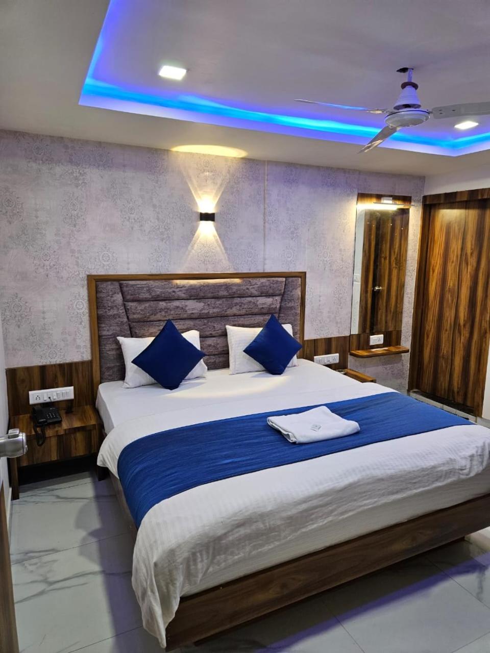 Hotel Ozone,Ахмедабад Экстерьер фото