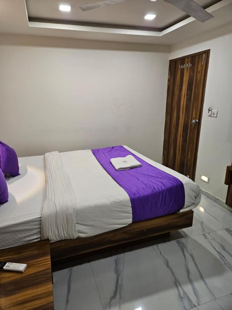 Hotel Ozone,Ахмедабад Экстерьер фото