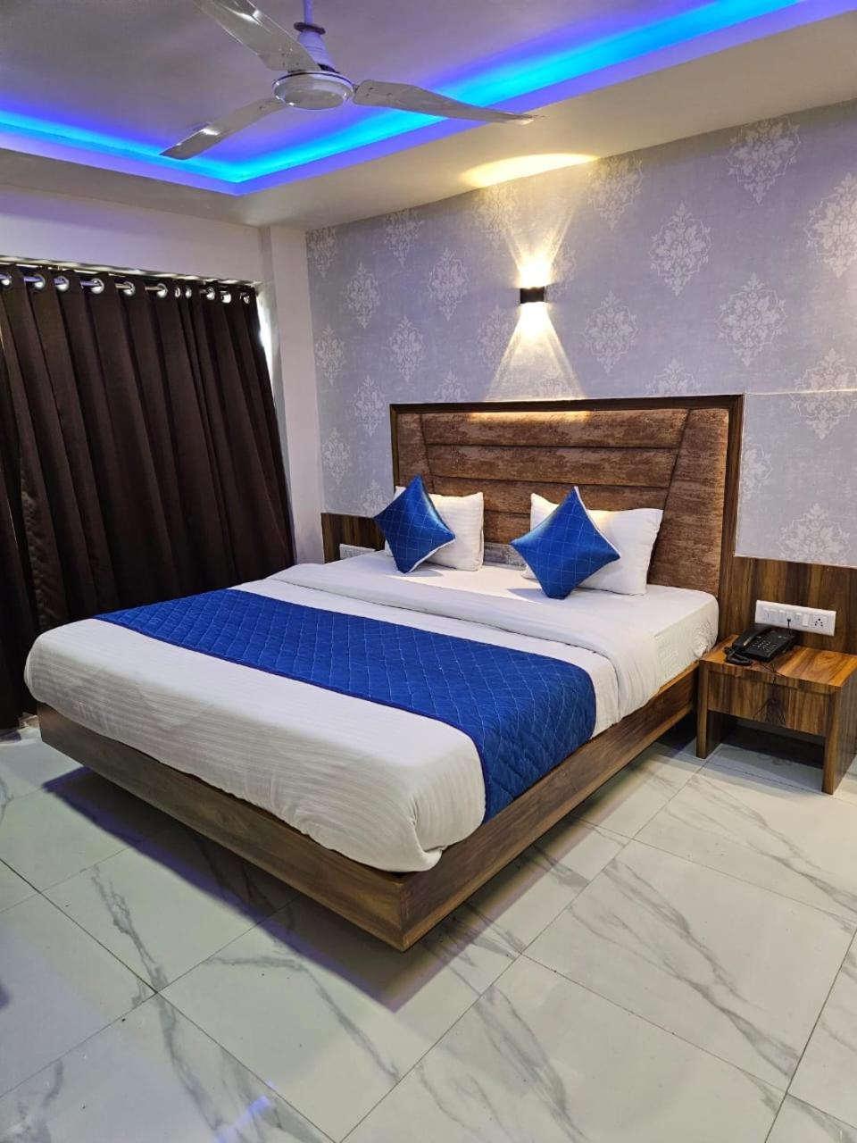 Hotel Ozone,Ахмедабад Экстерьер фото