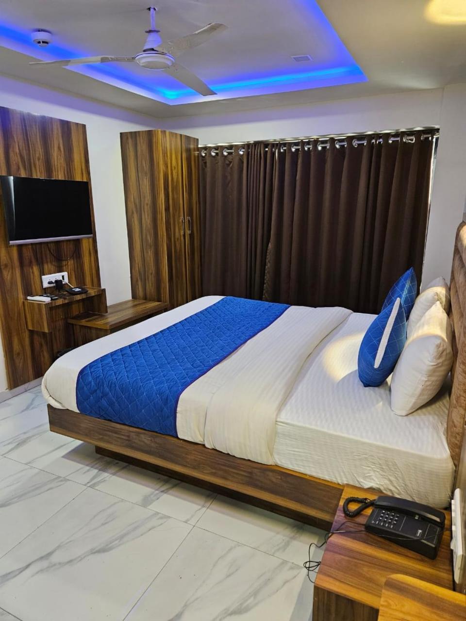 Hotel Ozone,Ахмедабад Экстерьер фото