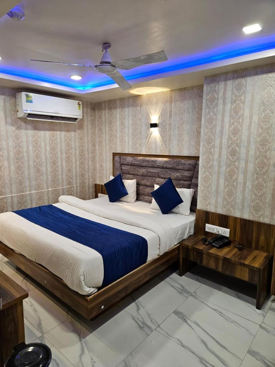 Hotel Ozone,Ахмедабад Экстерьер фото